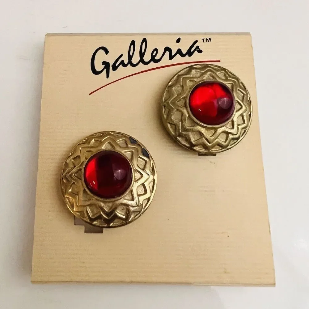 Vintage Galleria Gripoix Glass Earrings Cabochon Clip On Red Gold Tone Round